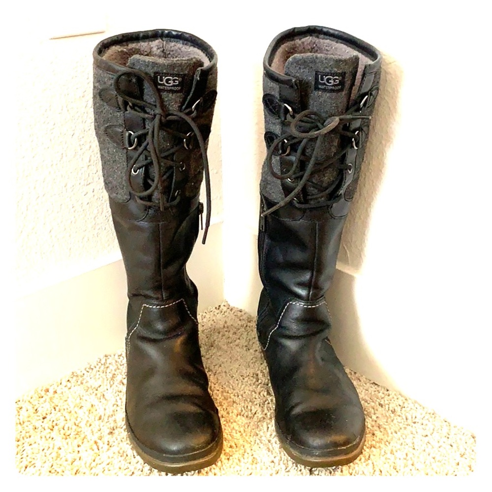 Two toned UGG fleece lined boots. Size 8.